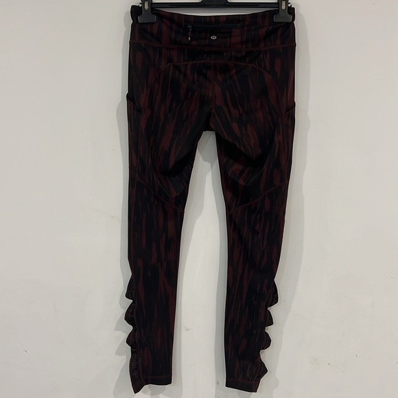 Lululemon Speed Tight IV
Painted Animal Bordeaux Drama Black / Black size 8 - Picture 7 of 16